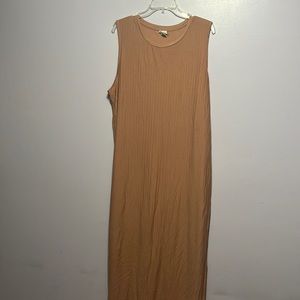 Very pretty maxi dress great for work or barbecues
